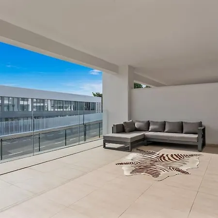 Unique Flat With Parking, Pool, Gym And Coworking Apartment *