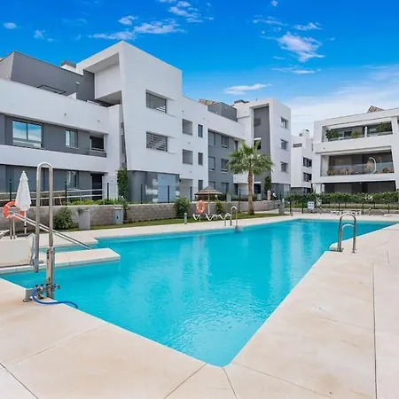 Unique Flat With Parking, Pool, Gym And Coworking Apartment *