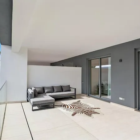 Apartment Unique Flat With Parking, Pool, Gym And Coworking