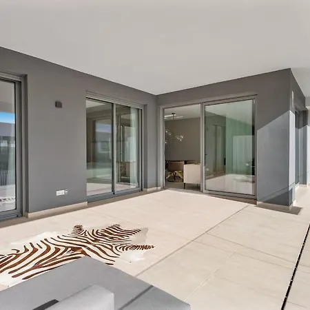 Apartment Unique Flat With Parking, Pool, Gym And Coworking