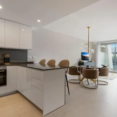 Unique Flat With Parking, Pool, Gym And Coworking Apartment *